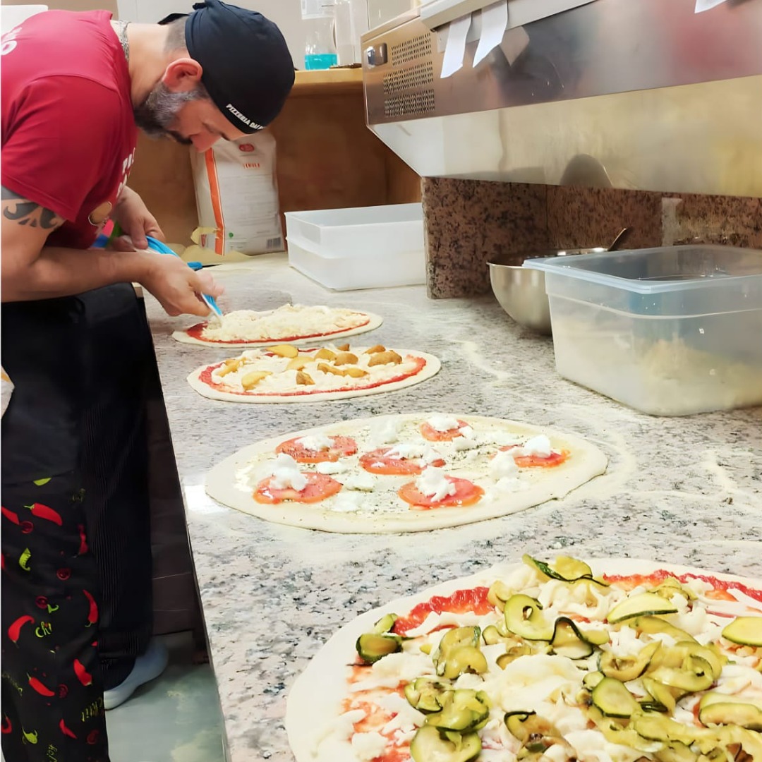 Scegli l’impasto, mixa gli ingredienti e gustati un capolavoro marchiato “Pizzeria dai Matti”! Immagine