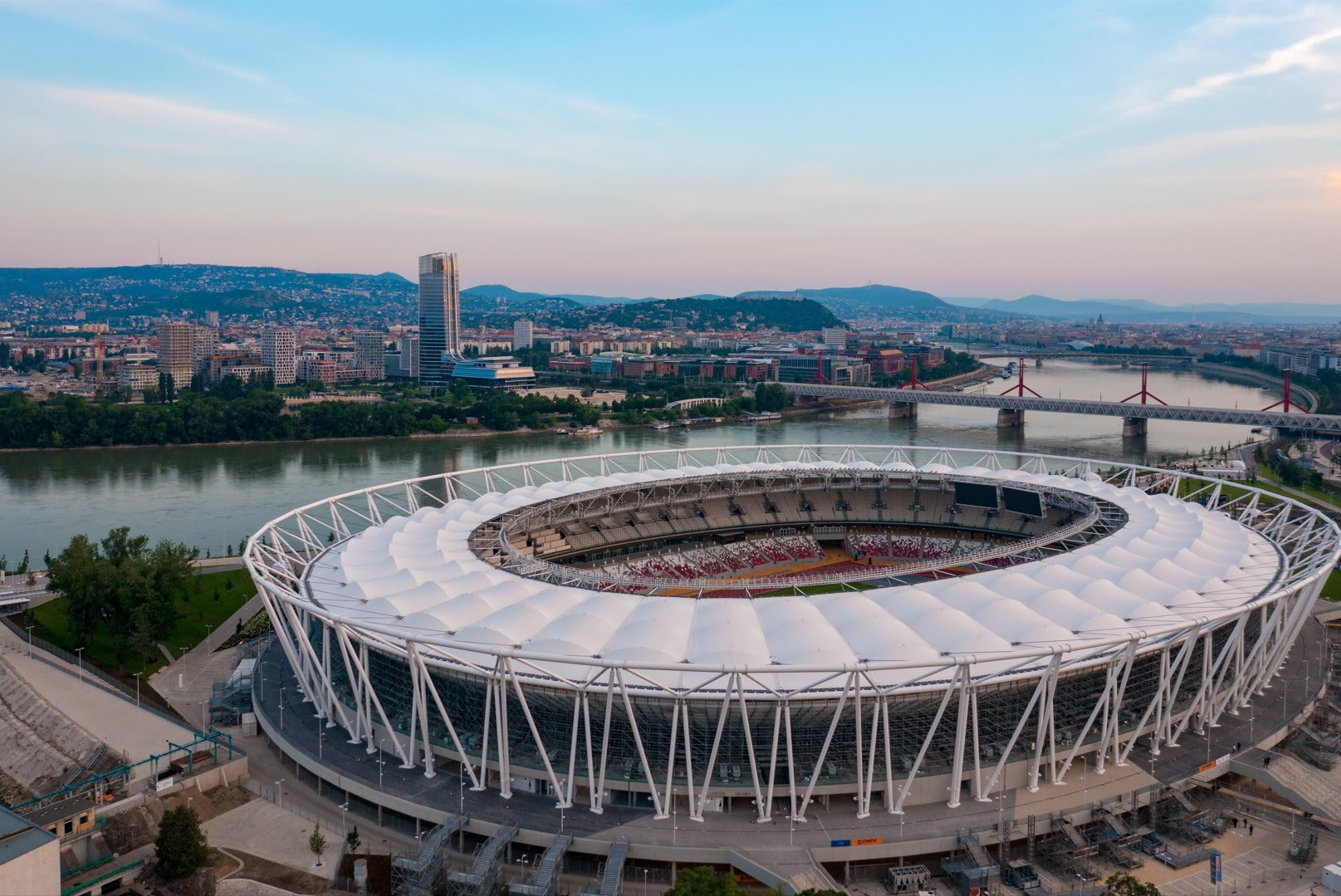 Mondiali Atletica, zincata nel Vicentino la copertura dello Stadio di Budapest Immagine
