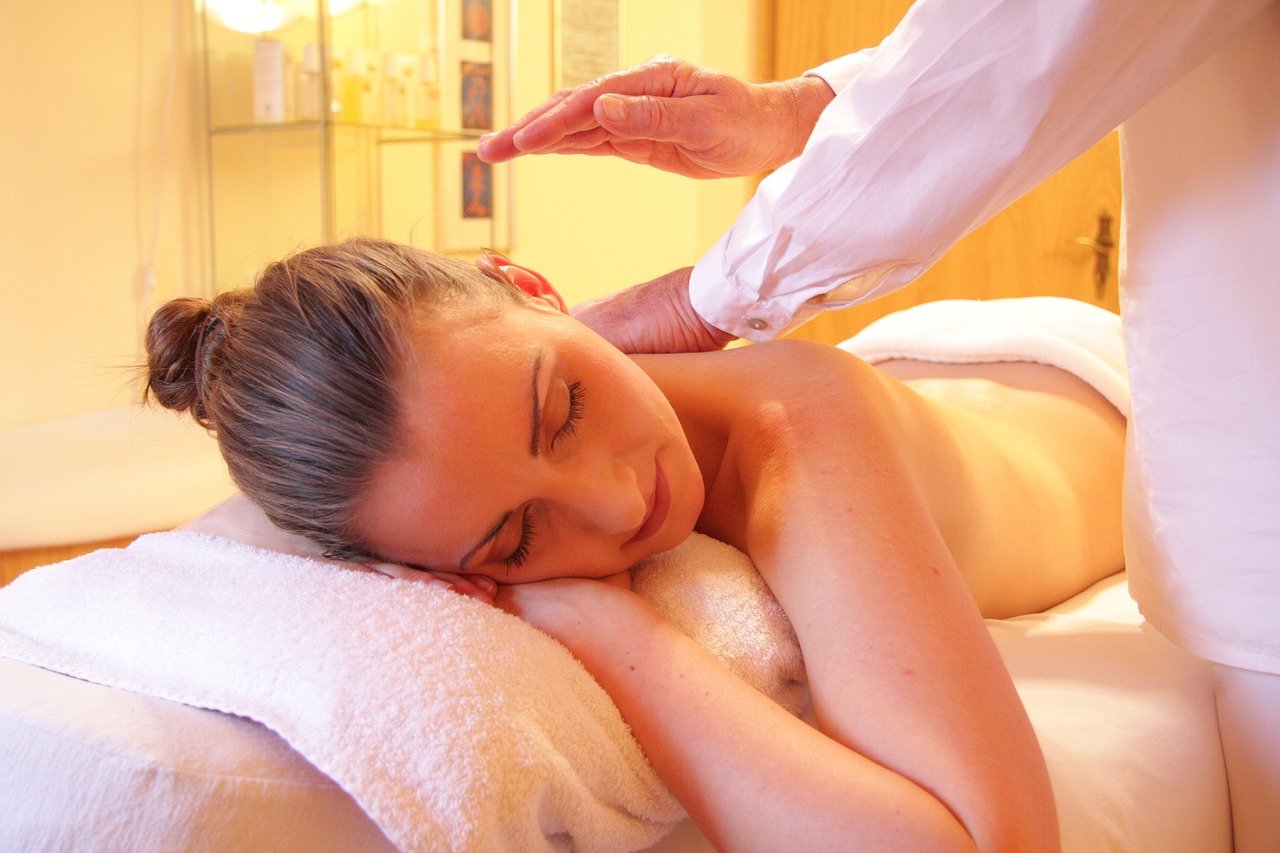 Corsi per massaggiatori a Savona: come funziona la professione e a cosa servono i massaggi? immagine