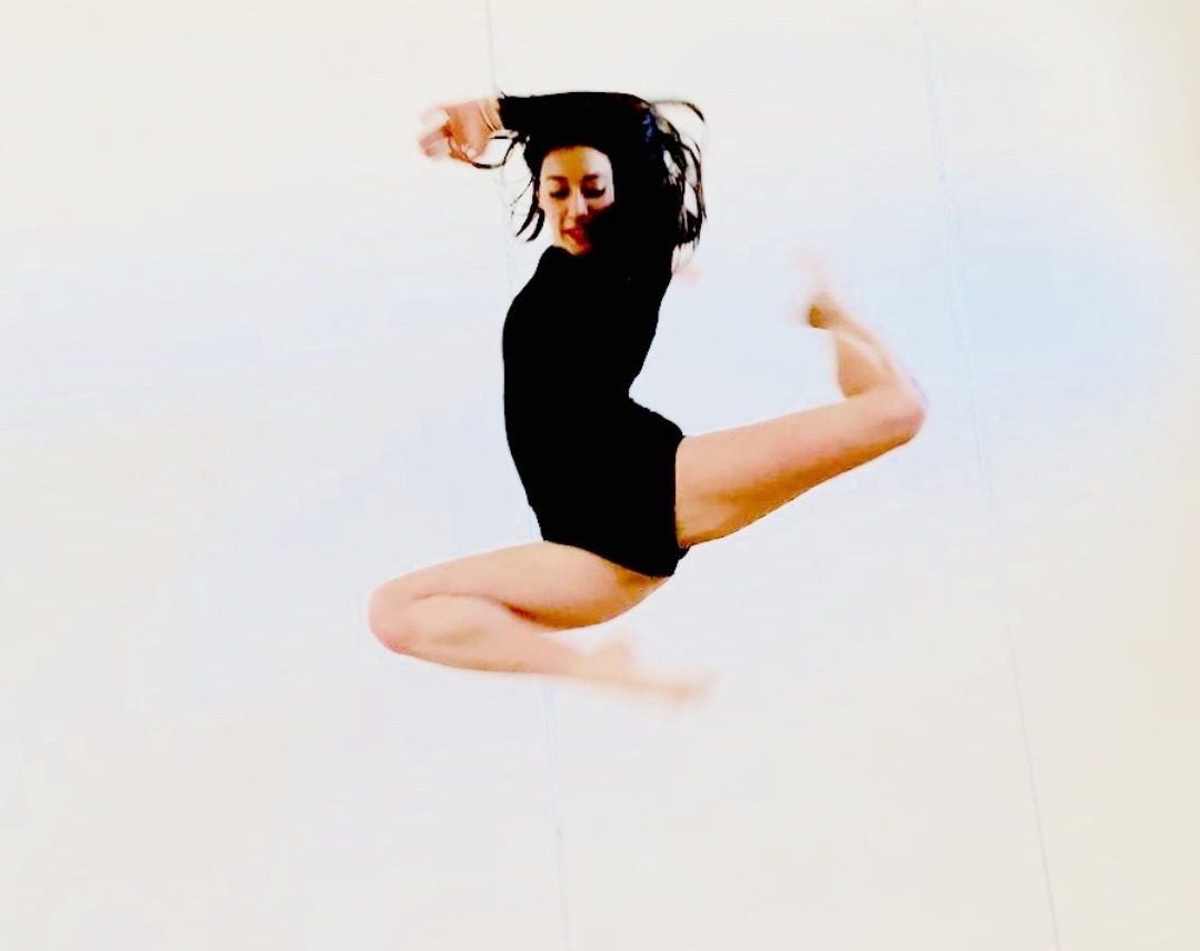 Entrare in contatto con se stessi, in danza e movimento, con Deborah Lo Presti Immagine