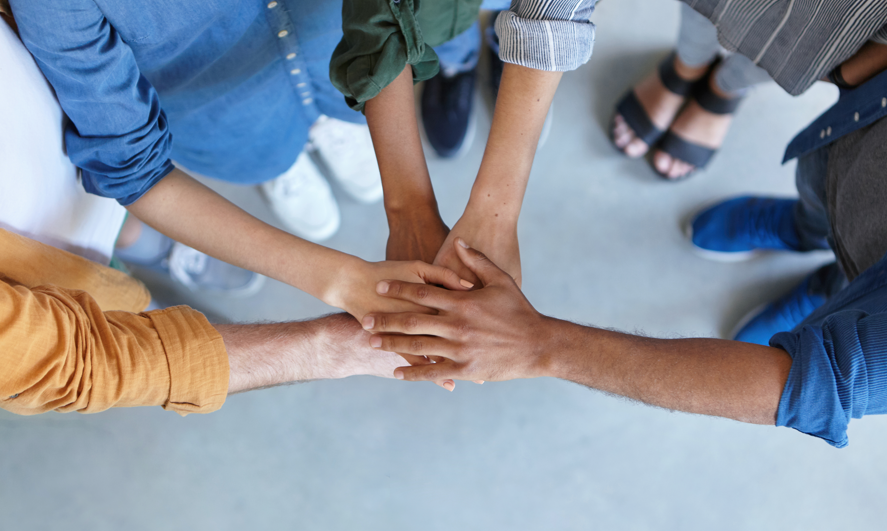 La fiducia nelle relazioni personali e professionali: concessa incondizionatamente o guadagnata? Immagine