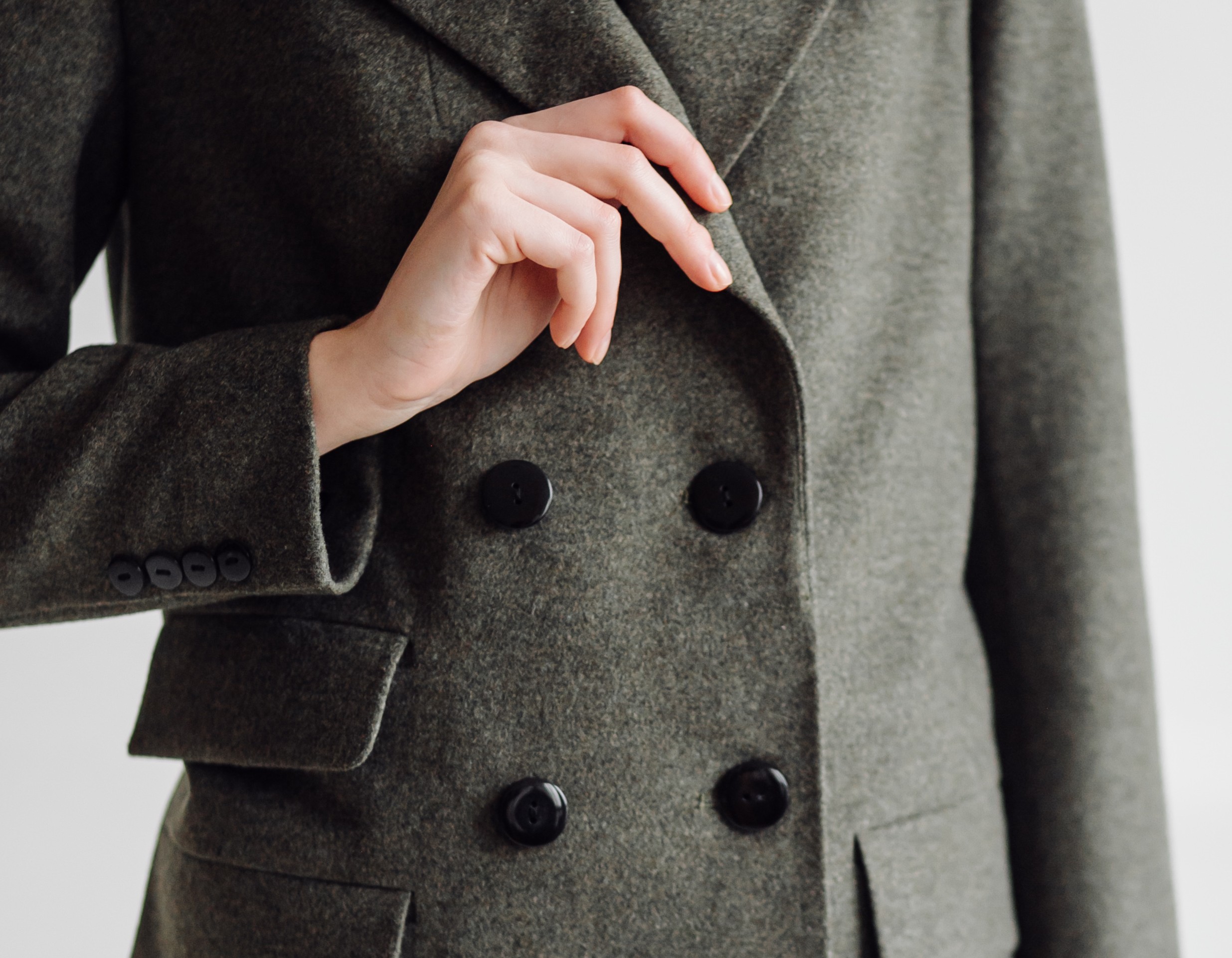 Il potere di un rituale: come indossare un cappotto di qualità può trasformare il tuo mindset per la giornata immagine