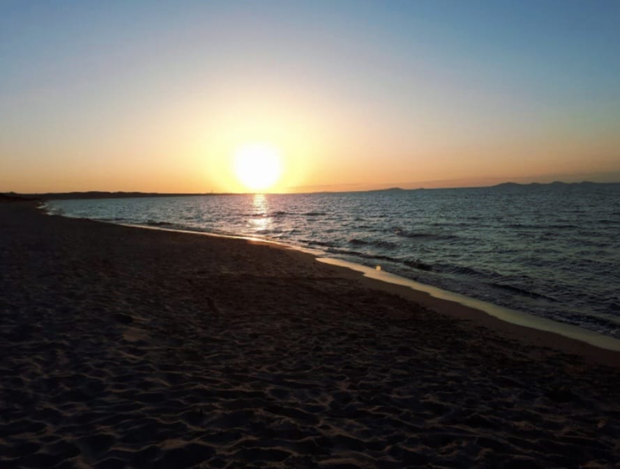 “Aria di mare, profumo di salsedine”: la raccolta poetica di Lucia Mele Immagine