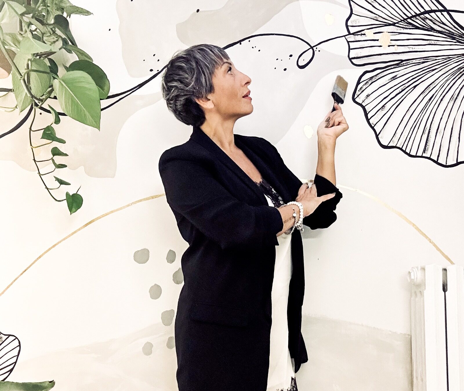 Quando l’arte trasforma gli spazi e le emozioni: Rosi Sportelli – L’Alchimista Immagine