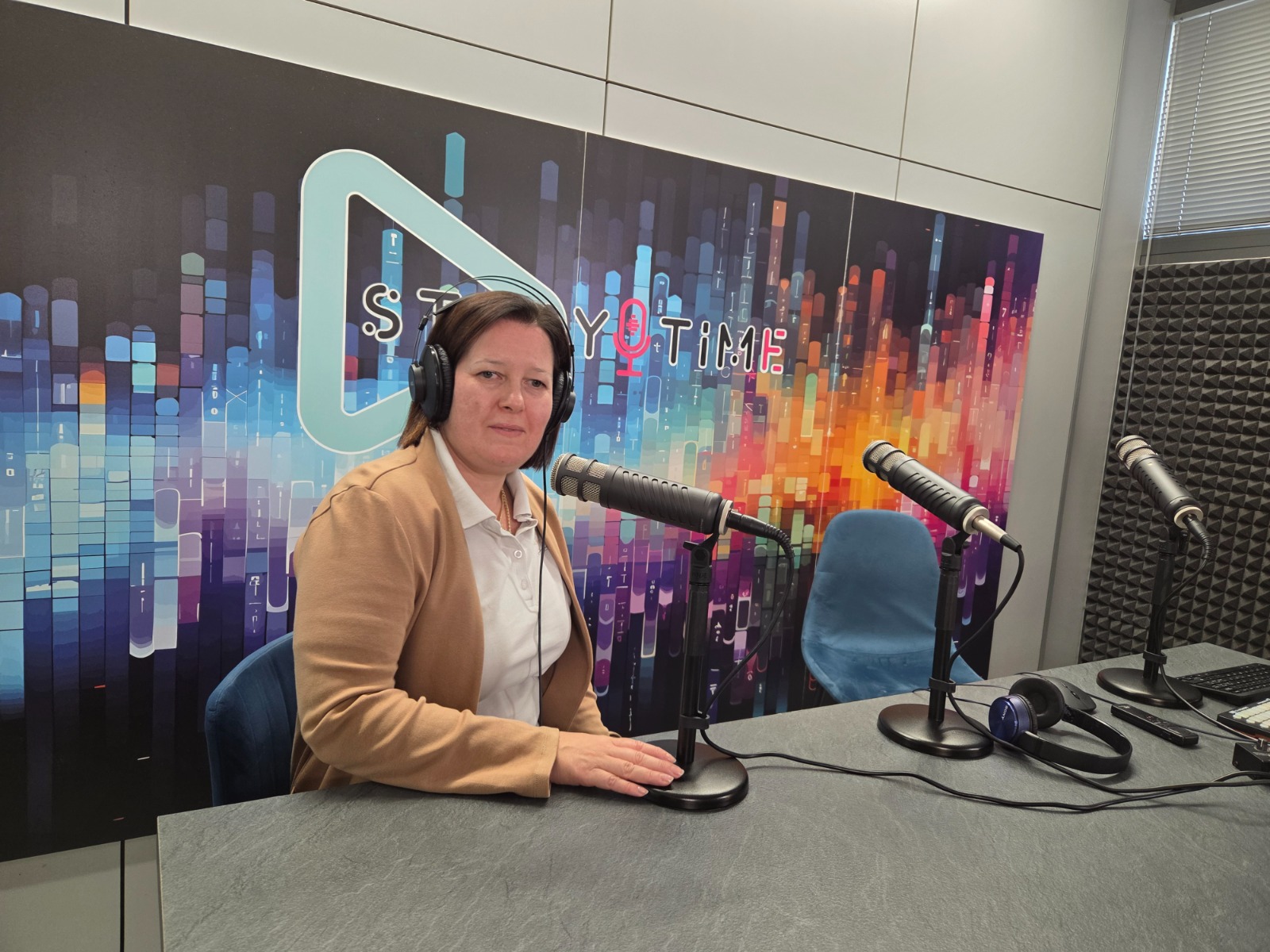 Quando la Scuola ti consuma: perché le Insegnanti hanno bisogno di Sostegno e non di “Essere Più Forti” immagine