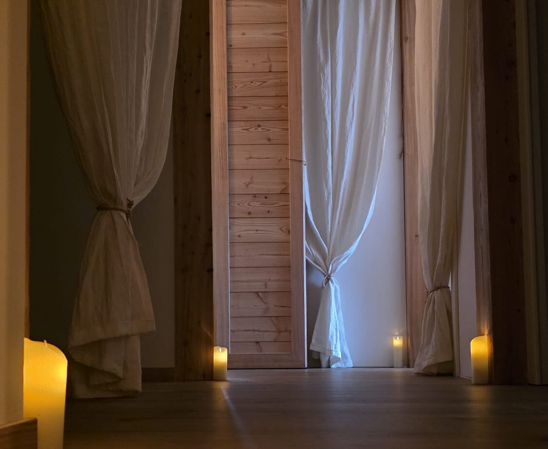 Shalmali: Un Viaggio Alchemico tra Benessere Olistico e Trasformazione Interiore Immagine