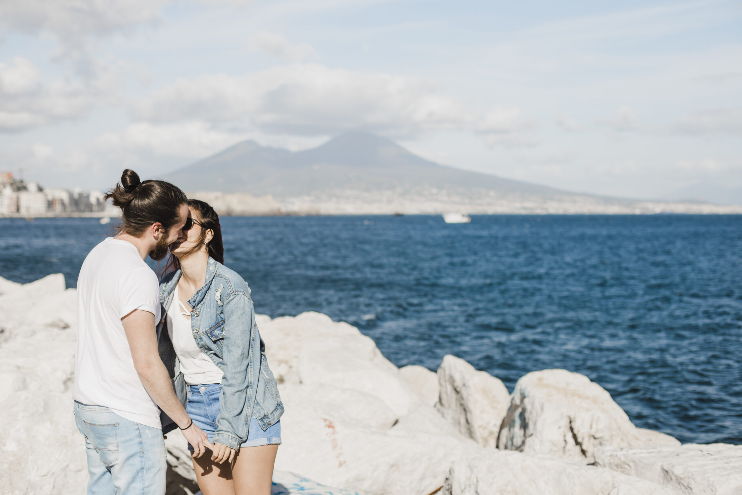 Napoli, la città dove il desiderio resiste: cosa racconta davvero la “Sex Recession” Immagine