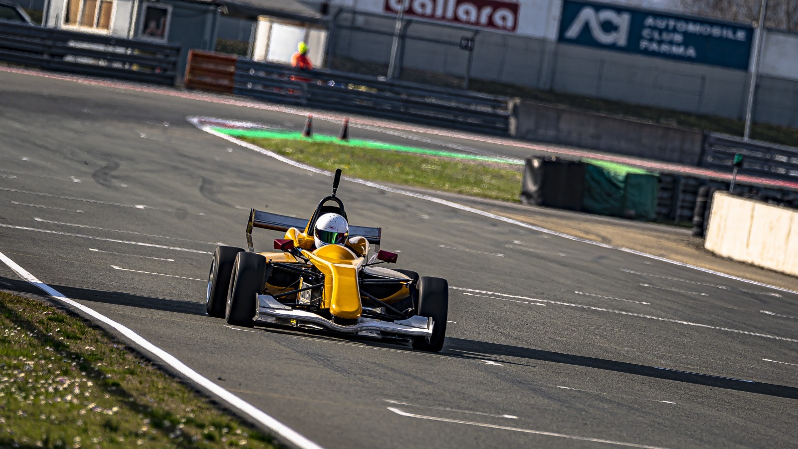 Strato Racing ASD: Passione, Velocità e Spirito di Squadra nel Motorsport di Treviglio Immagine