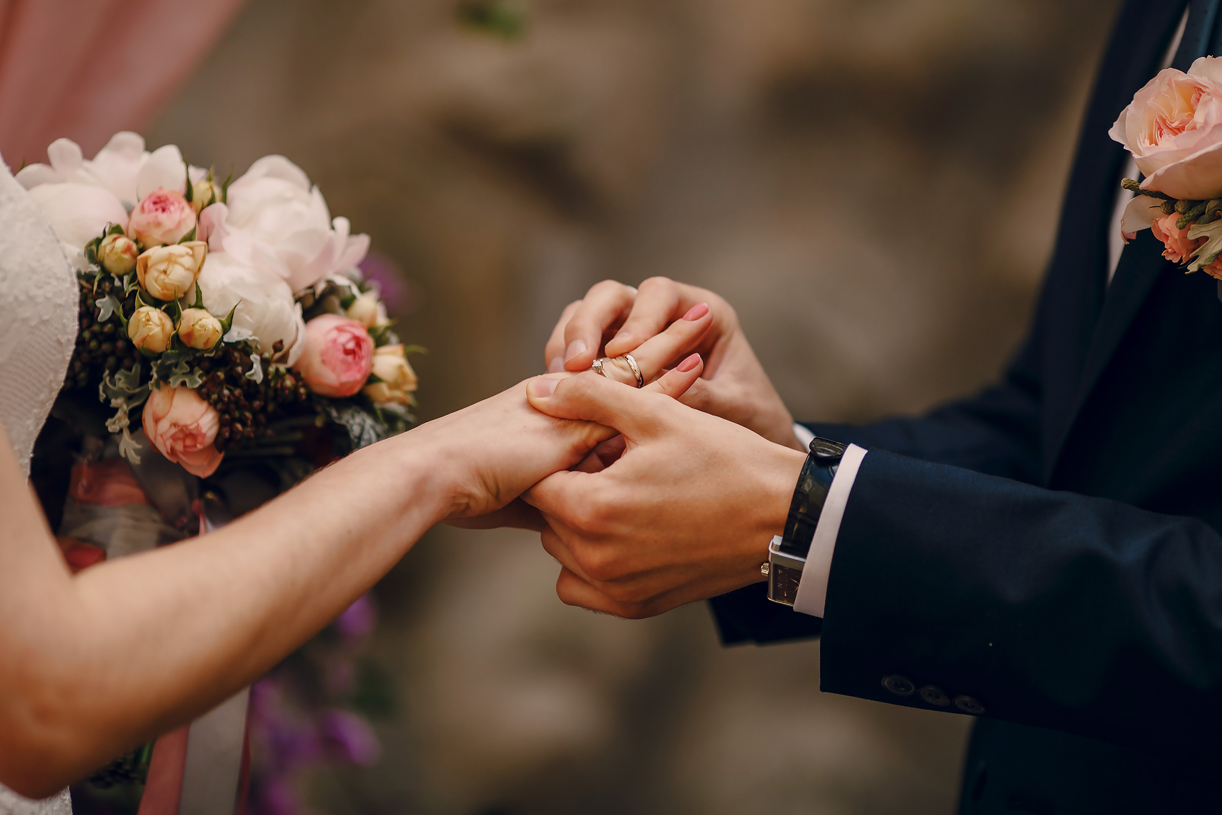IBAN sulle partecipazioni matrimonio: eleganza o resa silenziosa del costume italiano? immagine