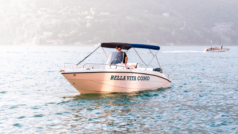 BellaVitaComo: L’esperienza dei tour in barca tra la magia e le eccellenze del Lago di Como Immagine