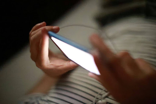 Sera in poltrona: come lo smartphone ha riscritto il tempo libero degli italiani Immagine